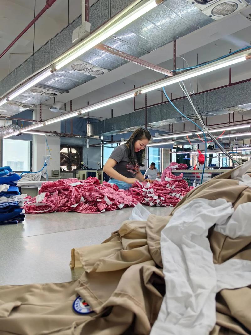 現(xiàn)貨校服 #工廠實拍視頻 #帶你走進服裝廠 #上班也瘋狂